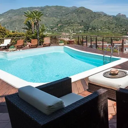 Carly Taormina With Private Pool * Trappitello